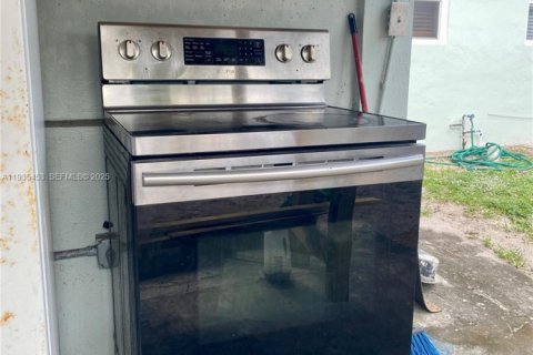 Casa en alquiler en Hollywood, Florida, 1 dormitorio, 124.02 m2 № 1993794 - foto 6