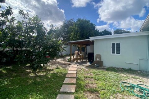 Casa en alquiler en Hollywood, Florida, 1 dormitorio, 124.02 m2 № 1993794 - foto 8