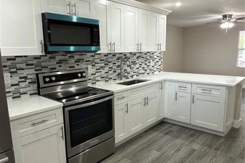 House in Avon Park, Florida 2 bedrooms, 115.2 sq.m. № 1909261 - photo 6