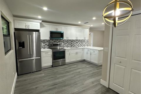 House in Avon Park, Florida 2 bedrooms, 115.2 sq.m. № 1909261 - photo 7