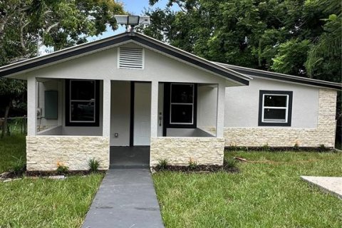 House in Avon Park, Florida 2 bedrooms, 115.2 sq.m. № 1909261 - photo 1