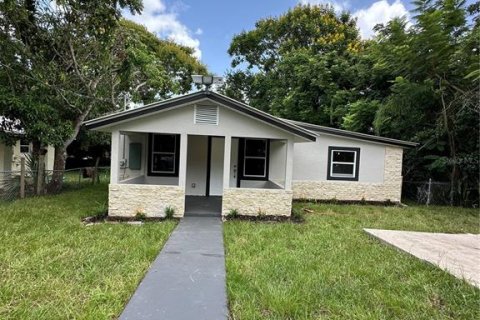 House in Avon Park, Florida 2 bedrooms, 115.2 sq.m. № 1909261 - photo 3