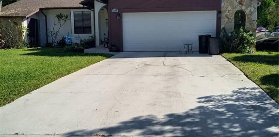House in Hudson, Florida 3 bedrooms, 151.06 sq.m. № 1813705