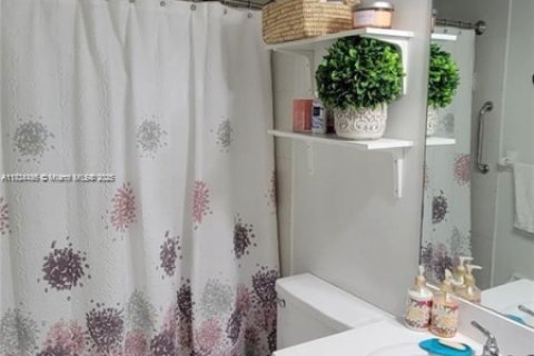 Condominio en venta en Miami, Florida, 2 dormitorios, 75.25 m2 № 2040878 - foto 16