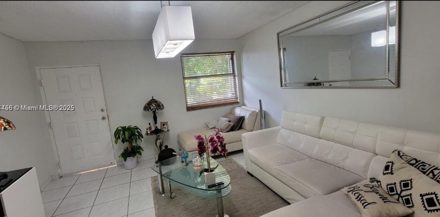 Condominio en Miami, Florida, 2 dormitorios  № 2040878