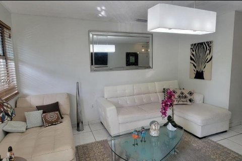 Condominio en venta en Miami, Florida, 2 dormitorios, 75.25 m2 № 2040878 - foto 2