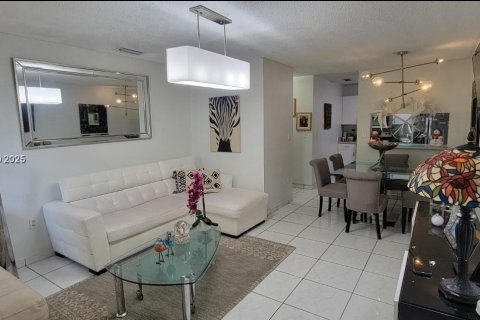 Condominio en venta en Miami, Florida, 2 dormitorios, 75.25 m2 № 2040878 - foto 3