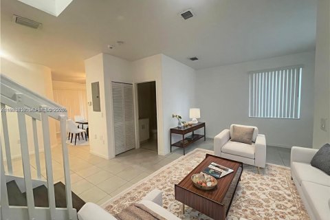 Townhouse in Homestead, Florida 3 bedrooms, 132.2 sq.m. № 2079329