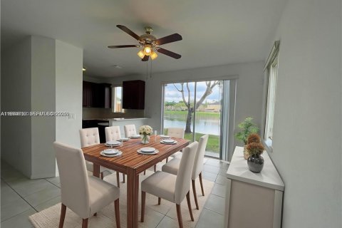 Touwnhouse à vendre à Homestead, Floride: 3 chambres, 132.2 m2 № 2079329 - photo 4