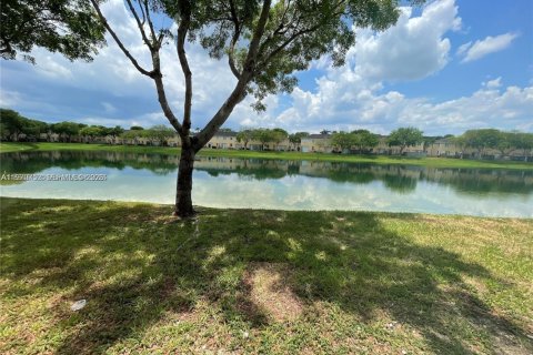 Touwnhouse à vendre à Homestead, Floride: 3 chambres, 132.2 m2 № 2079329 - photo 15