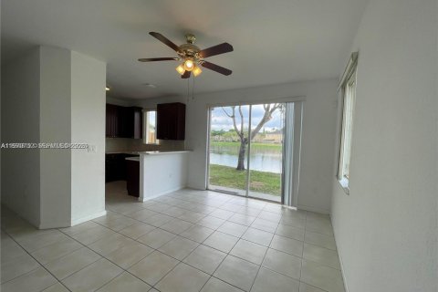 Touwnhouse à vendre à Homestead, Floride: 3 chambres, 132.2 m2 № 2079329 - photo 3