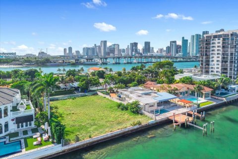 Villa ou maison à vendre à Miami, Floride: 4 chambres, 283.07 m2 № 1987497 - photo 8