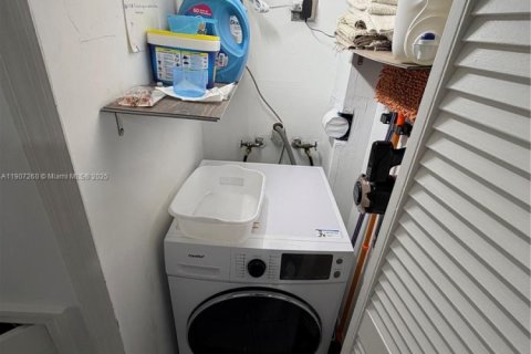 Touwnhouse à vendre à Miami, Floride: 2 chambres, 111.48 m2 № 1963489 - photo 13