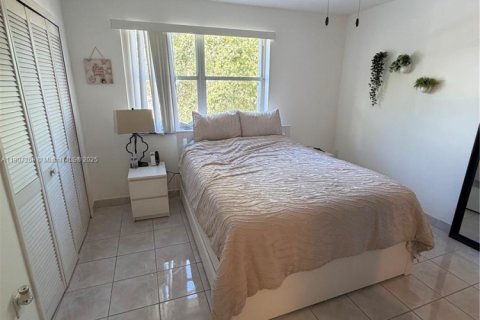 Touwnhouse à vendre à Miami, Floride: 2 chambres, 111.48 m2 № 1963489 - photo 6