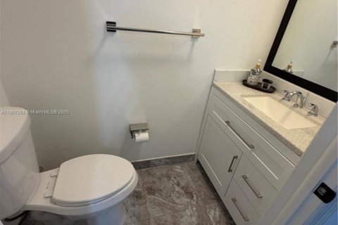 Touwnhouse à vendre à Miami, Floride: 2 chambres, 111.48 m2 № 1963489 - photo 15