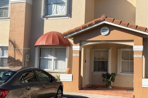 Touwnhouse à vendre à Miami, Floride: 2 chambres, 111.48 m2 № 1963489 - photo 2