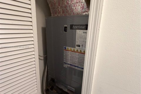 Touwnhouse à vendre à Miami, Floride: 2 chambres, 111.48 m2 № 1963489 - photo 10