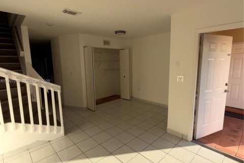 Купить таунхаус в Майами, Флорида 2 спальни, 111.48м2, № 1963489 - фото 26