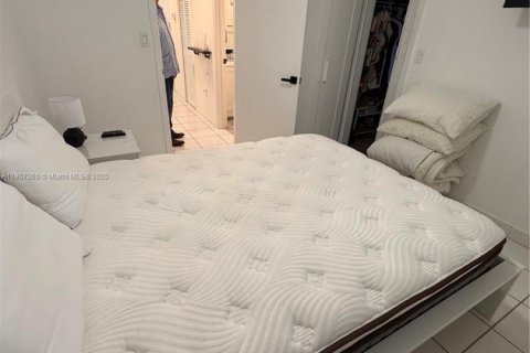 Touwnhouse à vendre à Miami, Floride: 2 chambres, 111.48 m2 № 1963489 - photo 8