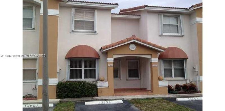 Touwnhouse à Miami, Floride 2 chambres, 111.48 m2 № 1963489