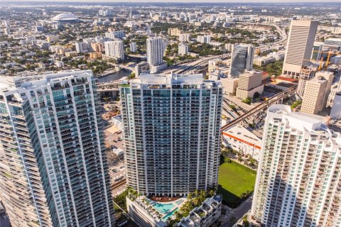 Condominio en venta en Miami, Florida, 2 dormitorios, 103.49 m2 № 1983336 - foto 30