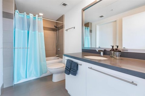 Condominio en venta en Miami, Florida, 2 dormitorios, 103.49 m2 № 1983336 - foto 16