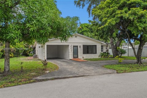 Villa ou maison à vendre à Fort Lauderdale, Floride: 2 chambres, 123.56 m2 № 2401501 - photo 2