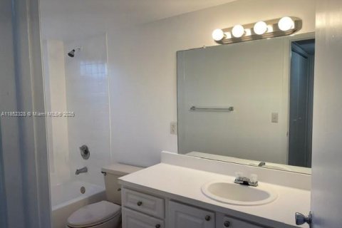 Condo in Doral, Florida, 1 bedroom  № 1877664 - photo 10