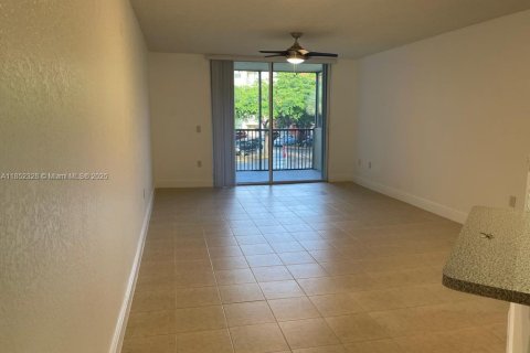 Condo in Doral, Florida, 1 bedroom  № 1877664 - photo 6