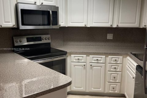 Condo in Doral, Florida, 1 bedroom  № 1877664 - photo 5
