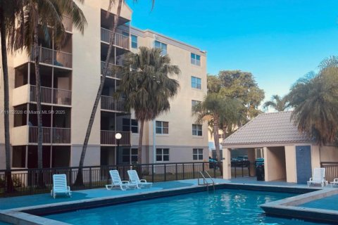 Condo in Doral, Florida, 1 bedroom  № 1877664 - photo 13