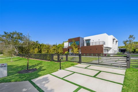 Купить виллу или дом в Пайнкрест, Флорида 8 спален, 805.74м2, № 2040439 - фото 3