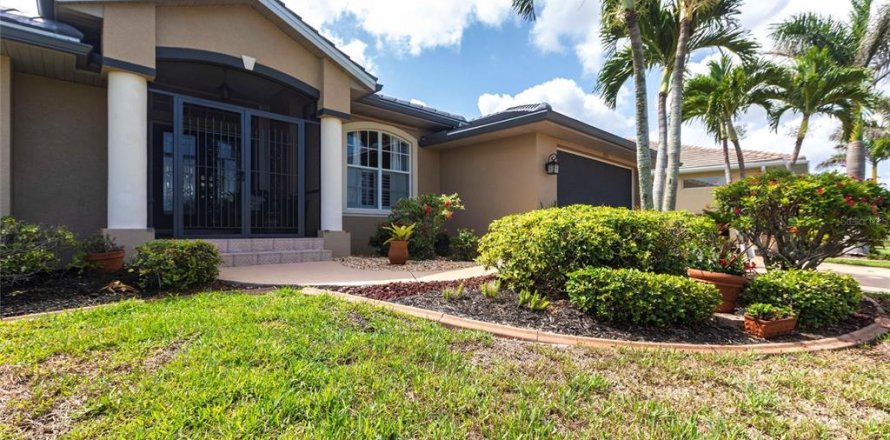 House in Punta Gorda, Florida 3 bedrooms, 185.34 sq.m. № 1781198