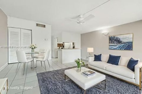 Copropriété à louer à Miami Lakes, Floride: 1 chambre, 50.54 m2 № 1945676 - photo 4