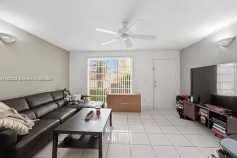 Copropriété à louer à Miami Lakes, Floride: 1 chambre, 50.54 m2 № 1945676 - photo 5