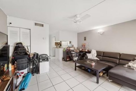 Copropriété à louer à Miami Lakes, Floride: 1 chambre, 50.54 m2 № 1945676 - photo 2