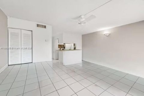 Copropriété à louer à Miami Lakes, Floride: 1 chambre, 50.54 m2 № 1945676 - photo 3