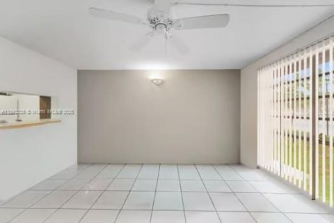Copropriété à louer à Miami Lakes, Floride: 1 chambre, 50.54 m2 № 1945676 - photo 9