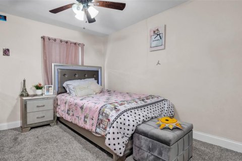 House in Brandon, Florida 4 bedrooms, 161.19 sq.m. № 1598581 - photo 25