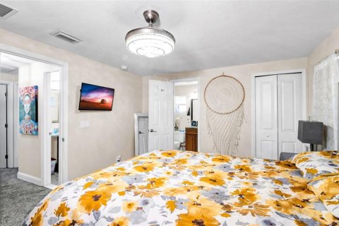 House in Brandon, Florida 4 bedrooms, 161.19 sq.m. № 1598581 - photo 20