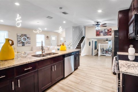 House in Brandon, Florida 4 bedrooms, 161.19 sq.m. № 1598581 - photo 8