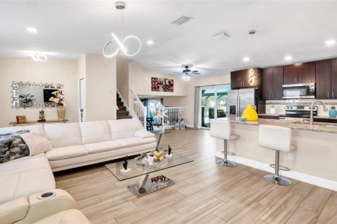 House in Brandon, Florida 4 bedrooms, 161.19 sq.m. № 1598581 - photo 7