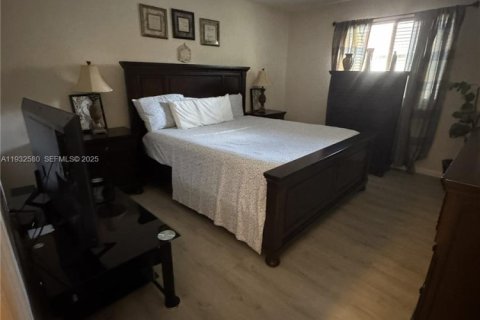 Townhouse in Miami Gardens, Florida 3 bedrooms, 159.42 sq.m. № 1991725 - photo 9