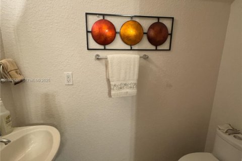 Townhouse in Miami Gardens, Florida 3 bedrooms, 159.42 sq.m. № 1991725 - photo 6