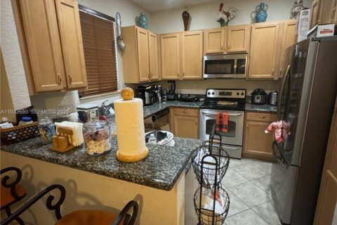 Townhouse in Miami Gardens, Florida 3 bedrooms, 159.42 sq.m. № 1991725 - photo 4