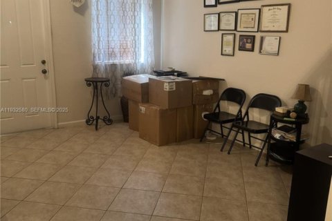 Townhouse in Miami Gardens, Florida 3 bedrooms, 159.42 sq.m. № 1991725 - photo 2