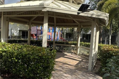 Townhouse in Miami Gardens, Florida 3 bedrooms, 159.42 sq.m. № 1991725 - photo 24