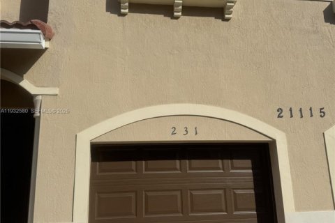 Townhouse in Miami Gardens, Florida 3 bedrooms, 159.42 sq.m. № 1991725 - photo 1