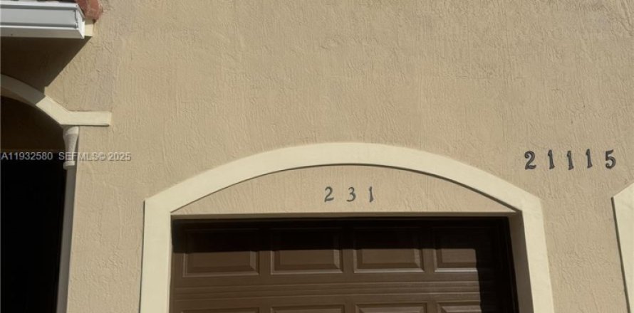 Townhouse in Miami Gardens, Florida 3 bedrooms, 159.42 sq.m. № 1991725