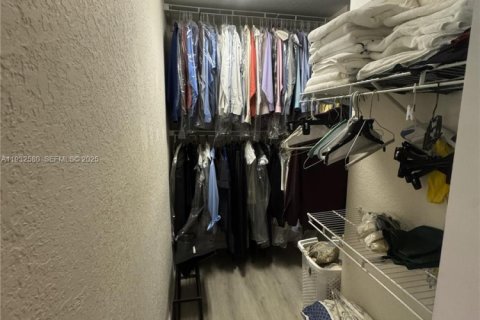 Townhouse in Miami Gardens, Florida 3 bedrooms, 159.42 sq.m. № 1991725 - photo 16